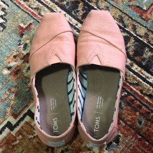 TOMS size 8 pink coral flats shoes